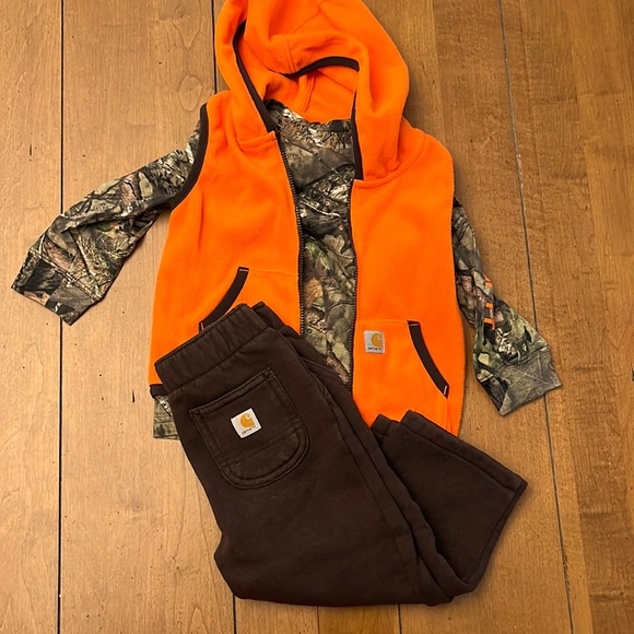 Carhartt Other - Carhartt 3 piece outfit like new!